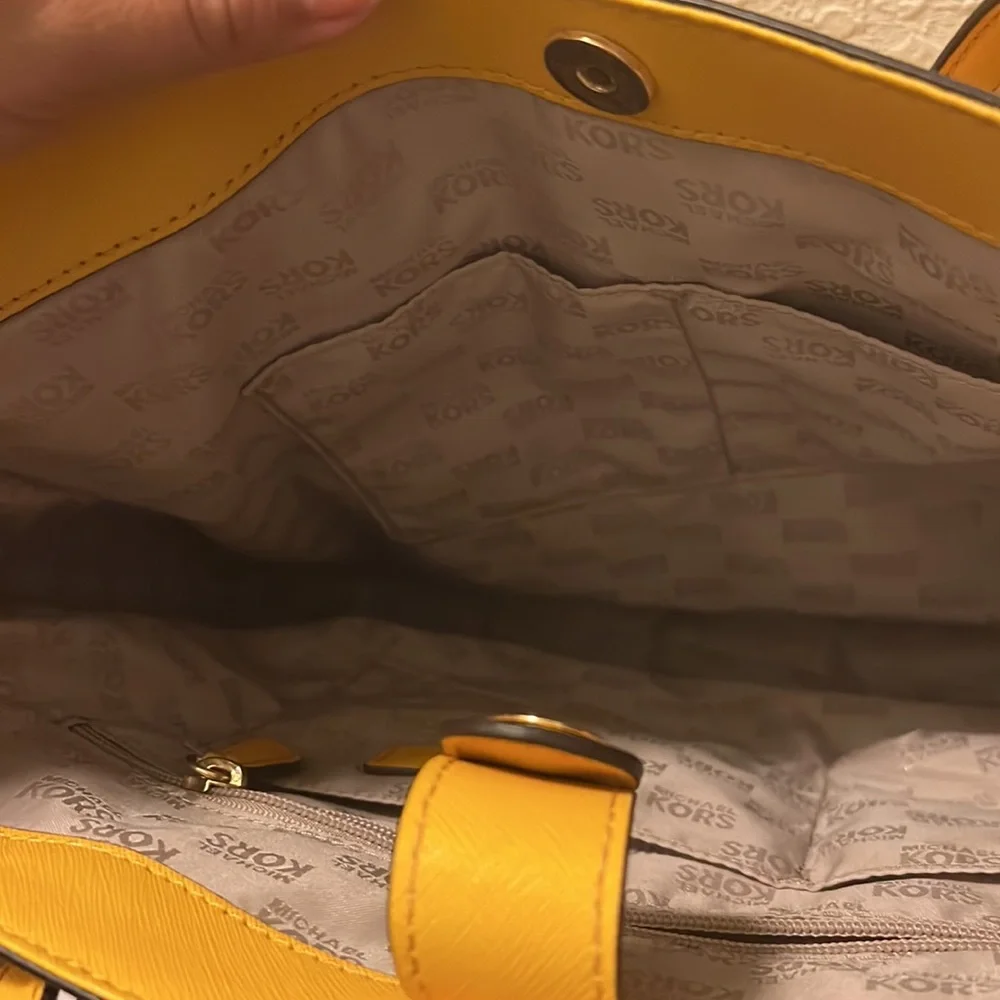 Michael Kors bag - Picture 3 of 3
